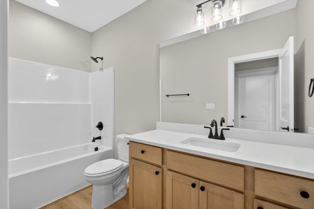 2946 Lake Hill Drive, Des Moines, IA 50320