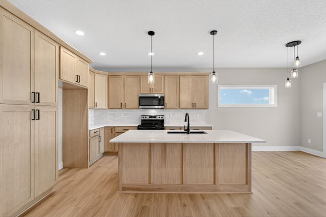 2946 Lake Hill Drive, Des Moines, IA 50320