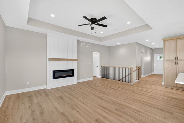 2946 Lake Hill Drive, Des Moines, IA 50320