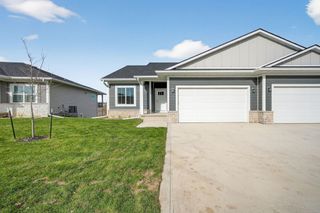 2946 Lake Hill Drive, Des Moines, IA 50320