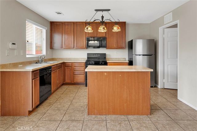 16572 Don Quijote, Victorville, CA 92395