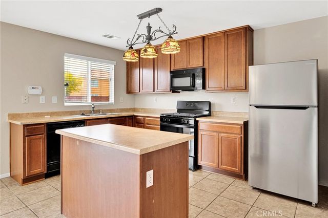 16572 Don Quijote, Victorville, CA 92395