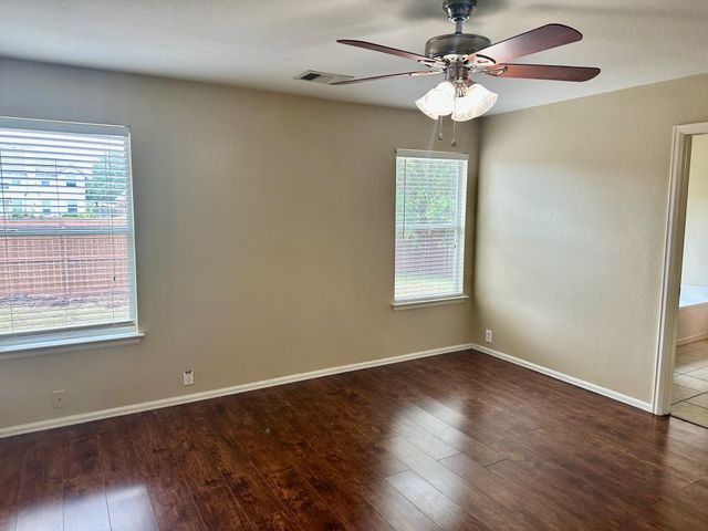 124 Spruce DR, Kyle, TX 78640
