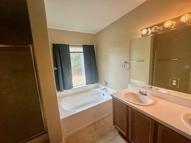 124 Spruce DR, Kyle, TX 78640