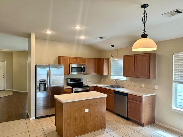 124 Spruce DR, Kyle, TX 78640