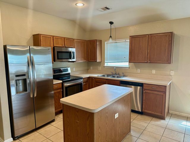 124 Spruce DR, Kyle, TX 78640