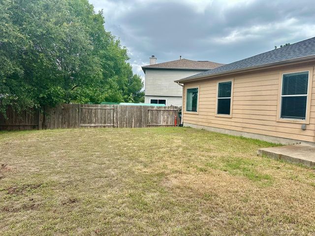124 Spruce DR, Kyle, TX 78640