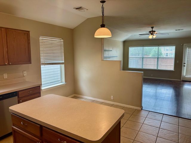 124 Spruce DR, Kyle, TX 78640