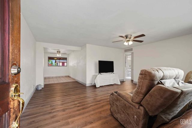 4910 Morro Drive, Bakersfield, CA 93307