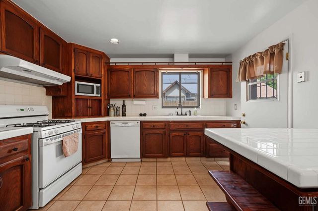 4910 Morro Drive, Bakersfield, CA 93307