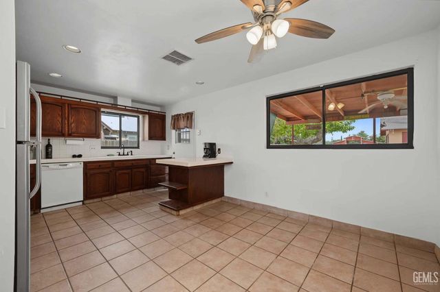 4910 Morro Drive, Bakersfield, CA 93307