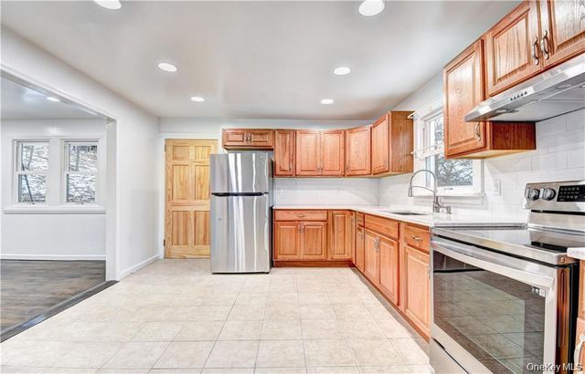19 Lake Avenue, Monroe, NY 10950