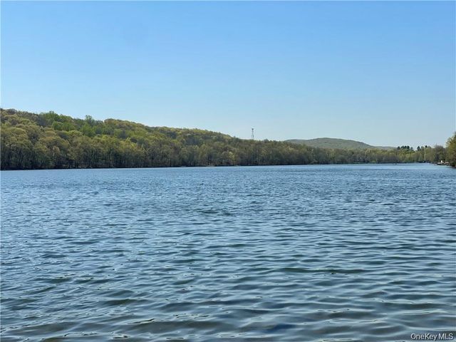19 Lake Avenue, Monroe, NY 10950