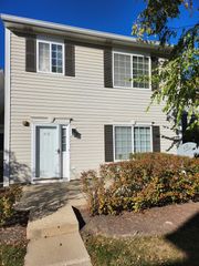 316 E Victoria Circle 316, North Aurora, IL 60542