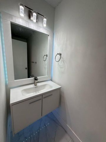 5140 ELMHURST Road B, West Palm Beach, FL 33417