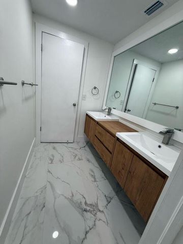 5140 ELMHURST Road B, West Palm Beach, FL 33417