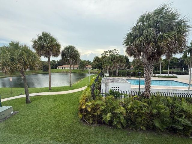 5140 ELMHURST Road B, West Palm Beach, FL 33417