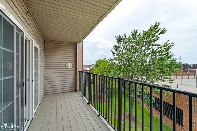 2210 Country Club Drive, St Clair Shores, MI 48082