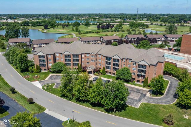 2210 Country Club Drive, St Clair Shores, MI 48082