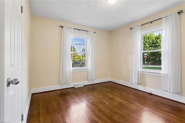 214 Deep Creek RD, Newport News, VA 23606