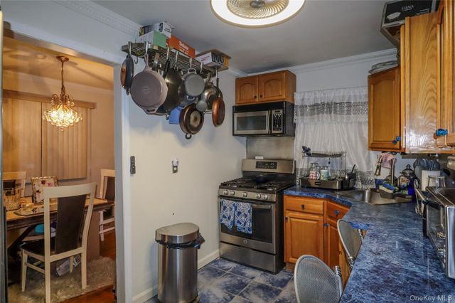 110-17 175th Street, Saint Albans, NY 11433