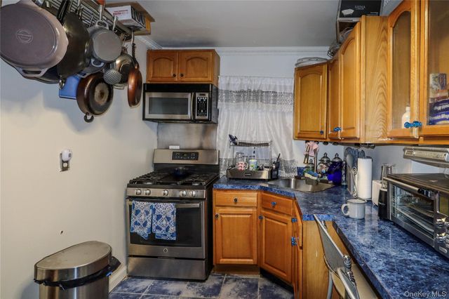 110-17 175th Street, Saint Albans, NY 11433