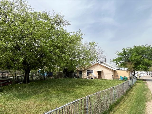 116 E Lipan Drive, Lipan, TX 76462