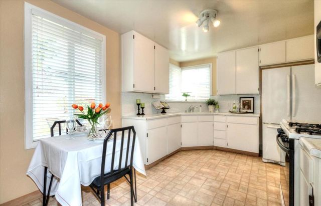 1523 Virginia Avenue, Redwood City, CA 94061