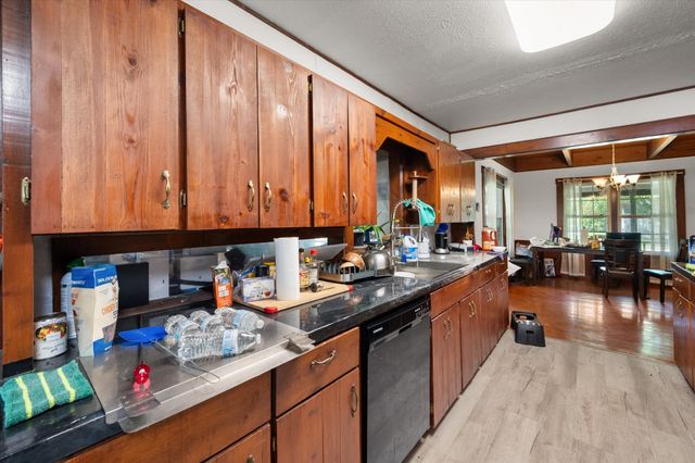 101 S Wright Avenue, Kerens, TX 75144
