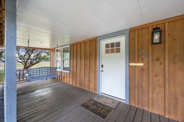 101 S Wright Avenue, Kerens, TX 75144