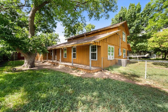 101 S Wright Avenue, Kerens, TX 75144