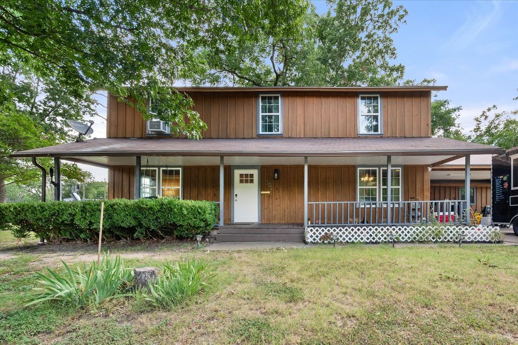 101 S Wright Avenue, Kerens, TX 75144