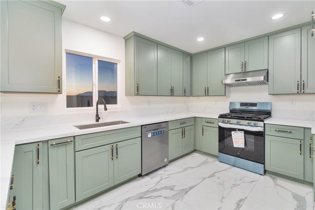 Image 5 of property listing at 7804 Peacock, Highland, CA 92346