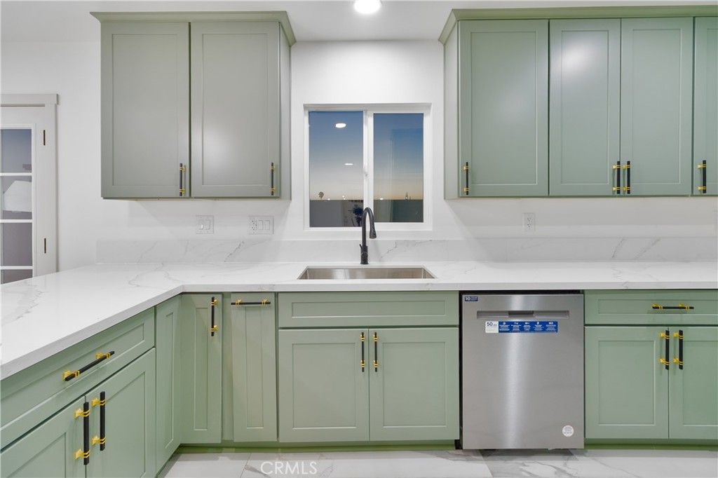 Image 6 of property listing at 7804 Peacock, Highland, CA 92346