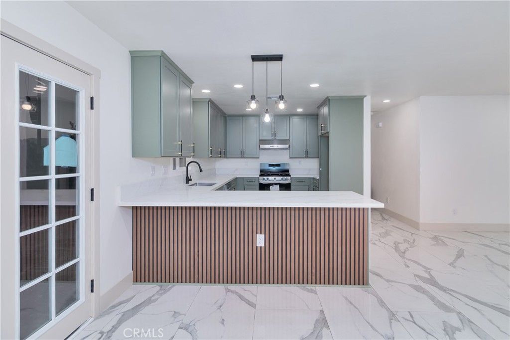 Image 7 of property listing at 7804 Peacock, Highland, CA 92346