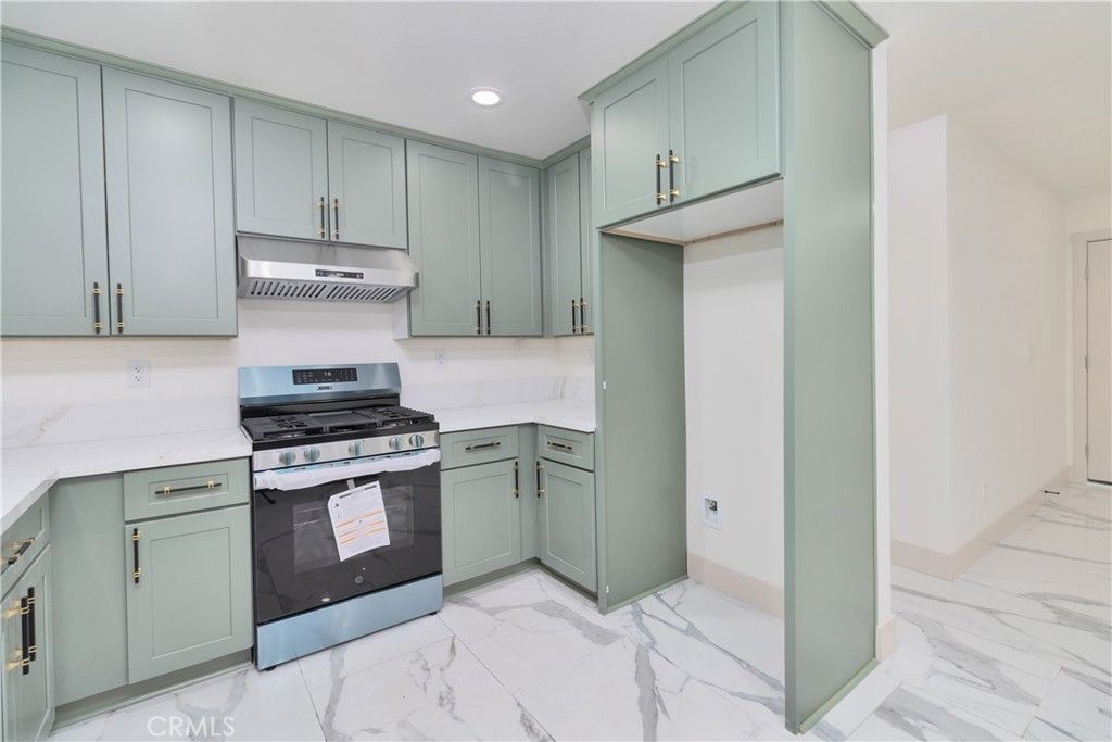 Image 8 of property listing at 7804 Peacock, Highland, CA 92346