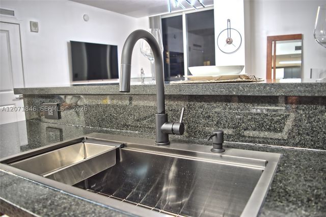 170 SE 14th St 2303, Miami, FL 33131