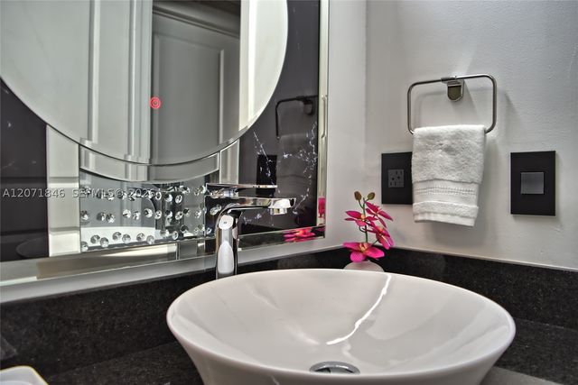 170 SE 14th St 2303, Miami, FL 33131