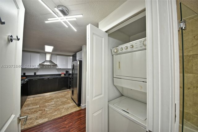 170 SE 14th St 2303, Miami, FL 33131