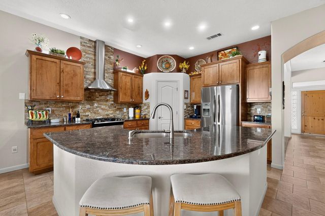 2805 Rio Orilla Lane NW, Albuquerque, NM 87120