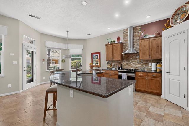 2805 Rio Orilla Lane NW, Albuquerque, NM 87120