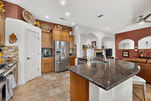 2805 Rio Orilla Lane NW, Albuquerque, NM 87120