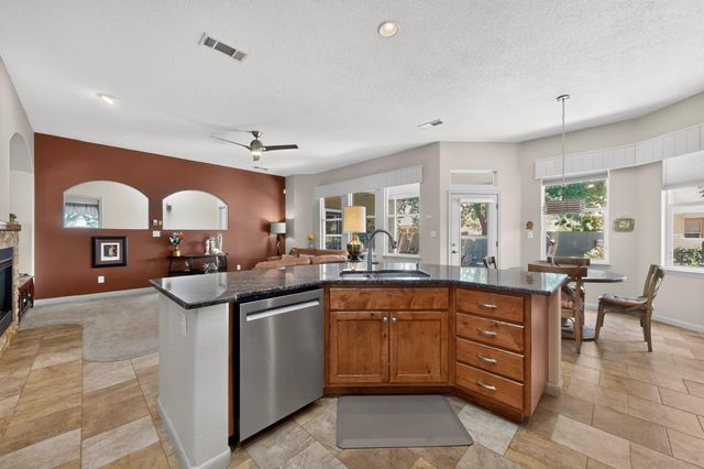 2805 Rio Orilla Lane NW, Albuquerque, NM 87120