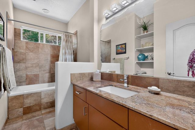 2805 Rio Orilla Lane NW, Albuquerque, NM 87120