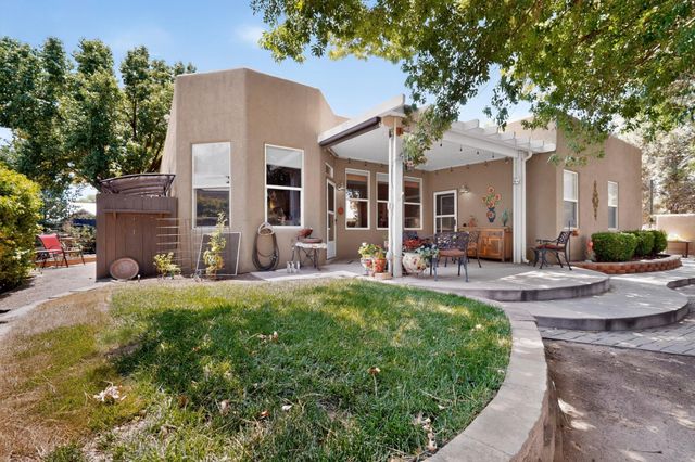 2805 Rio Orilla Lane NW, Albuquerque, NM 87120