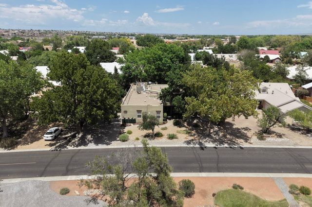 2805 Rio Orilla Lane NW, Albuquerque, NM 87120