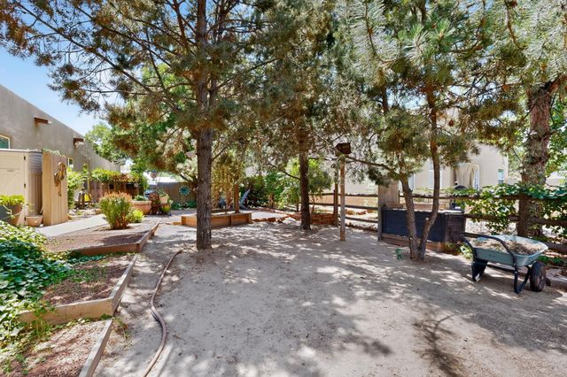 2805 Rio Orilla Lane NW, Albuquerque, NM 87120