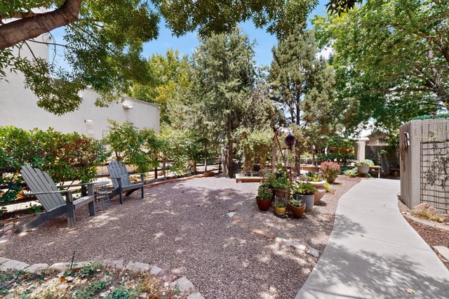 2805 Rio Orilla Lane NW, Albuquerque, NM 87120