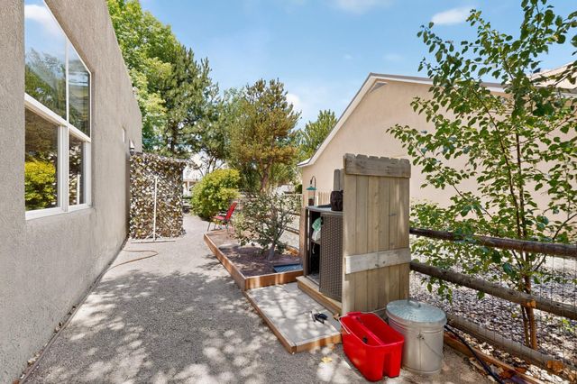 2805 Rio Orilla Lane NW, Albuquerque, NM 87120