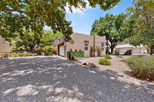 2805 Rio Orilla Lane NW, Albuquerque, NM 87120